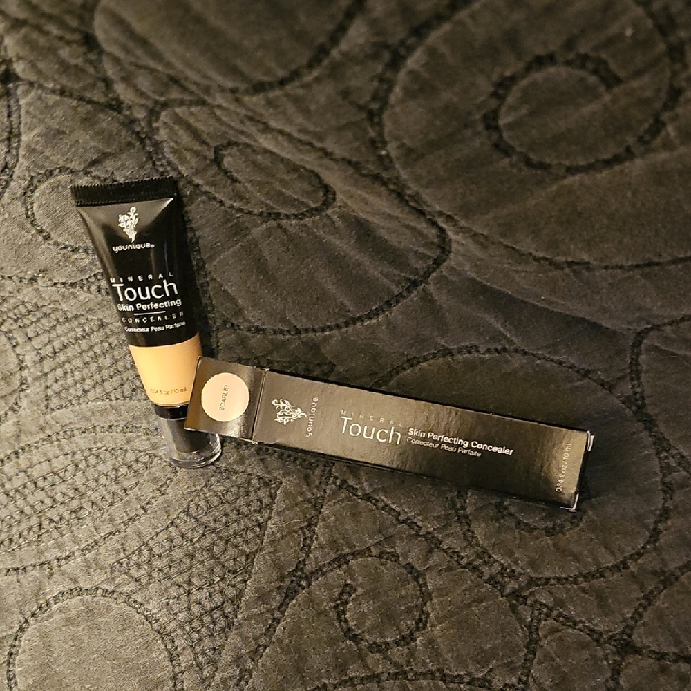 Younique Touch Skin Perfecting Concealer